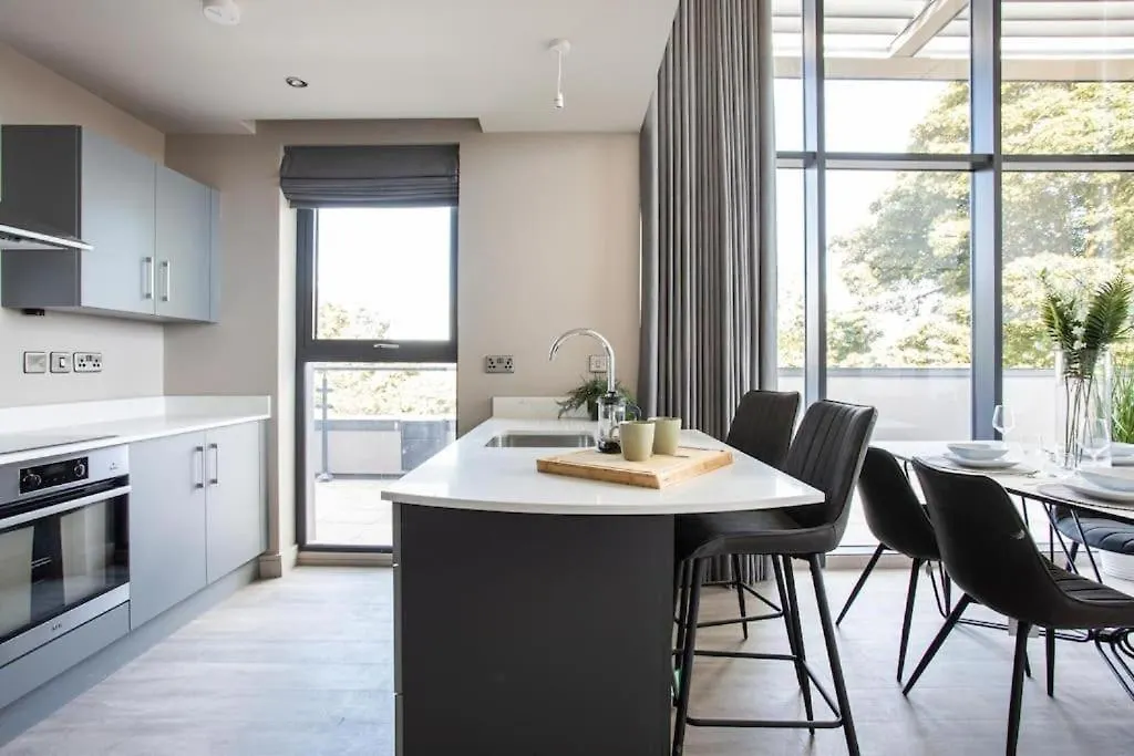 Skyline Serenity I Exquisite 3 Bedroom Ultra I Luxury Penthouse I Long Stay Belfast