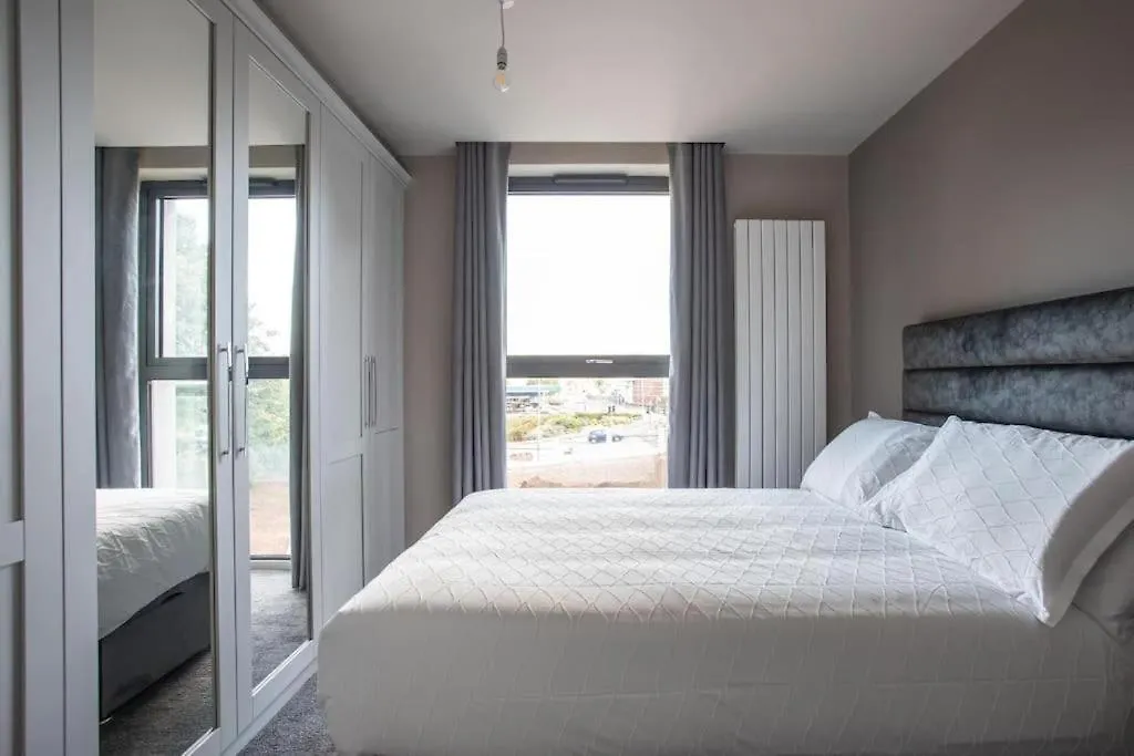 Skyline Serenity I Exquisite 3 Bedroom Ultra I Luxury Penthouse I Long Stay Belfast