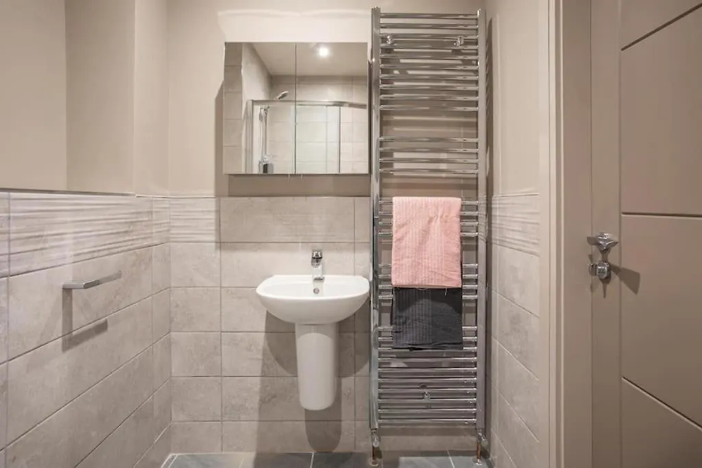 Skyline Serenity I Exquisite 3 Bedroom Ultra I Luxury Penthouse I Long Stay Belfast