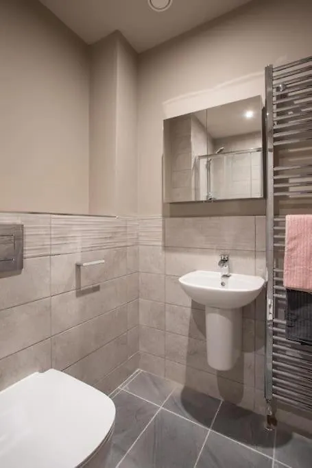 Skyline Serenity I Exquisite 3 Bedroom Ultra I Luxury Penthouse I Long Stay Belfast