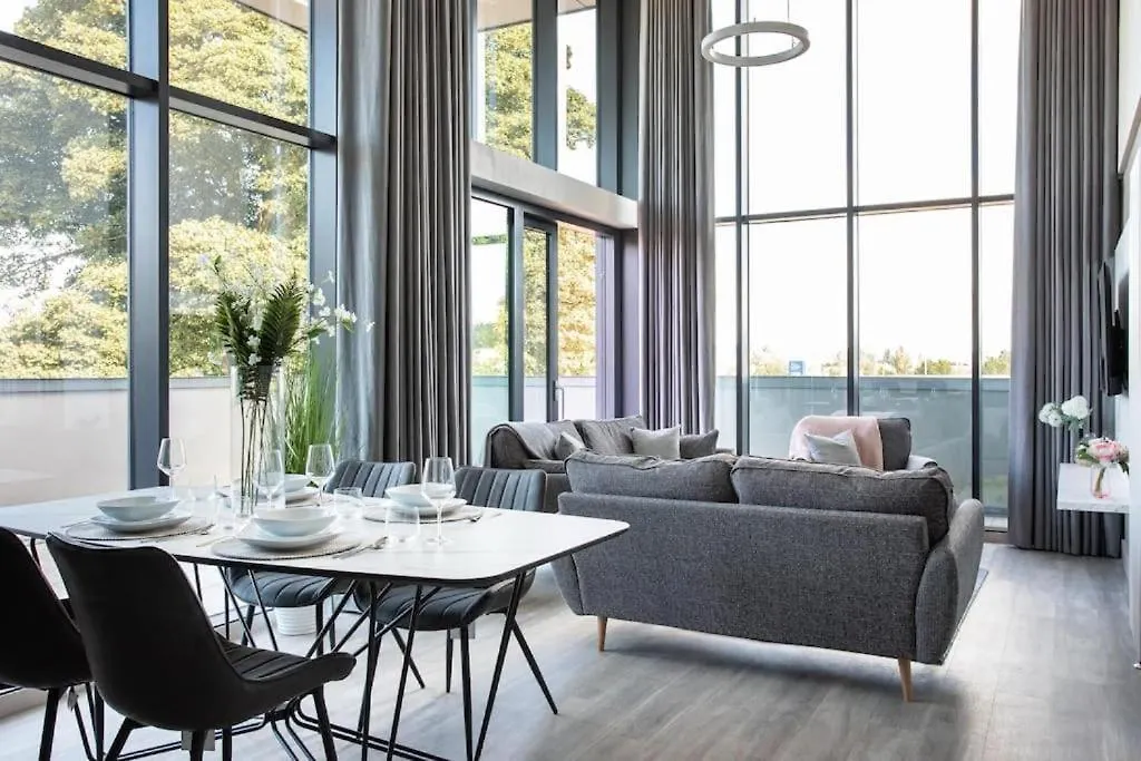 Skyline Serenity I Exquisite 3 Bedroom Ultra I Luxury Penthouse I Long Stay 벨파스트 아파트