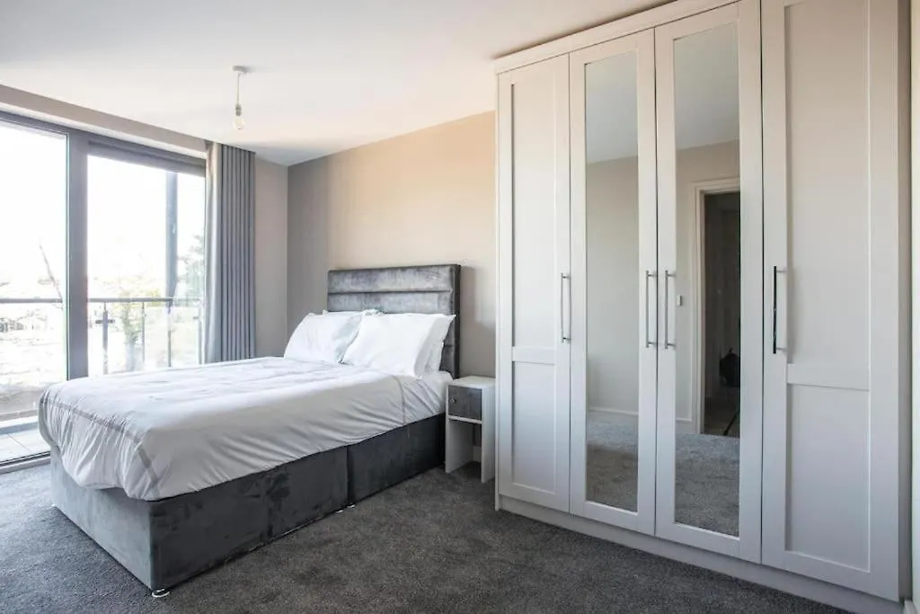 아파트 Skyline Serenity I Exquisite 3 Bedroom Ultra I Luxury Penthouse I Long Stay 벨파스트 영국