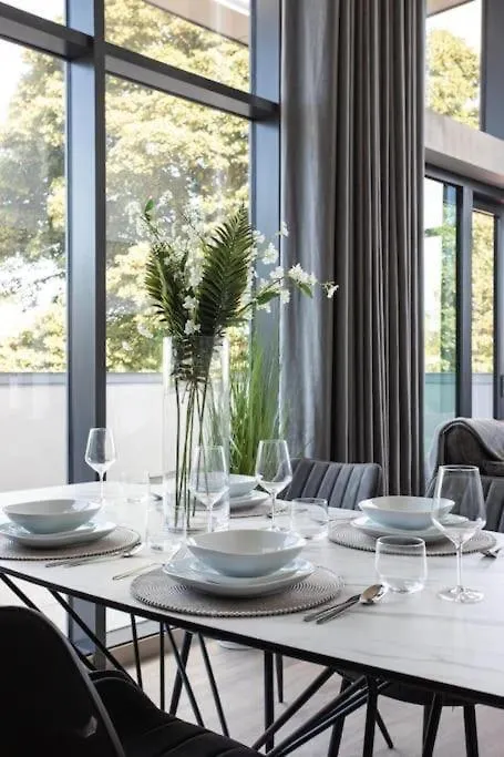 Skyline Serenity I Exquisite 3 Bedroom Ultra I Luxury Penthouse I Long Stay location